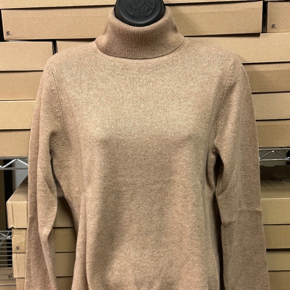 NWT! Club Room Women's 100% Cashmere Sweater Turtleneck Size M In Camel - Picture 1 of 3